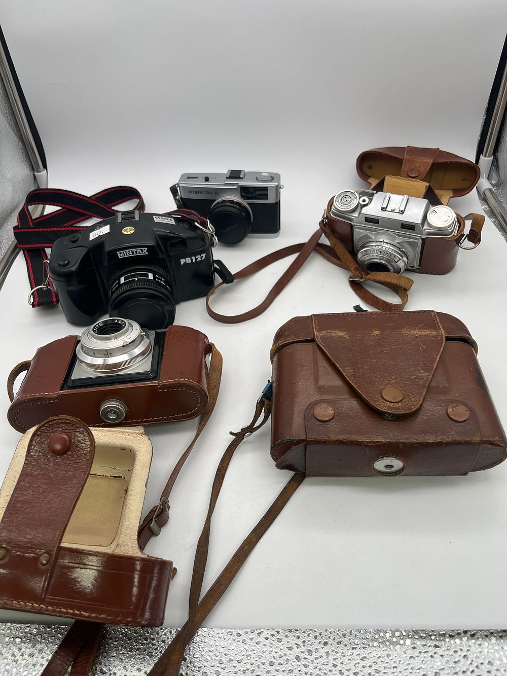 Lot 264: 5 assorted cameras