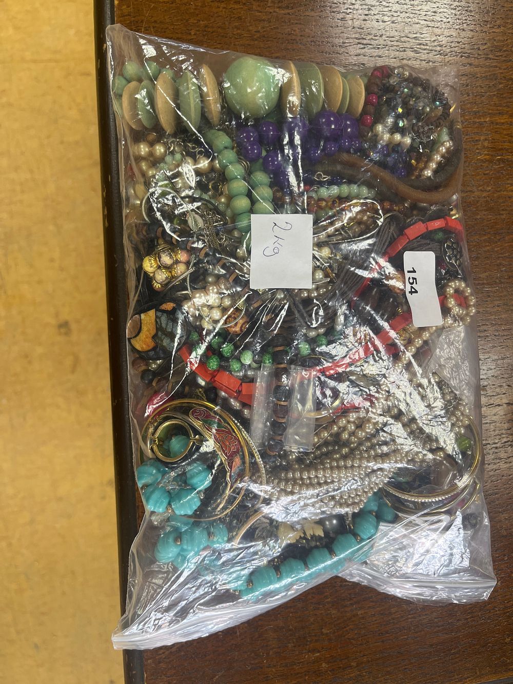 Lot 154: 2kg of costume jewellery