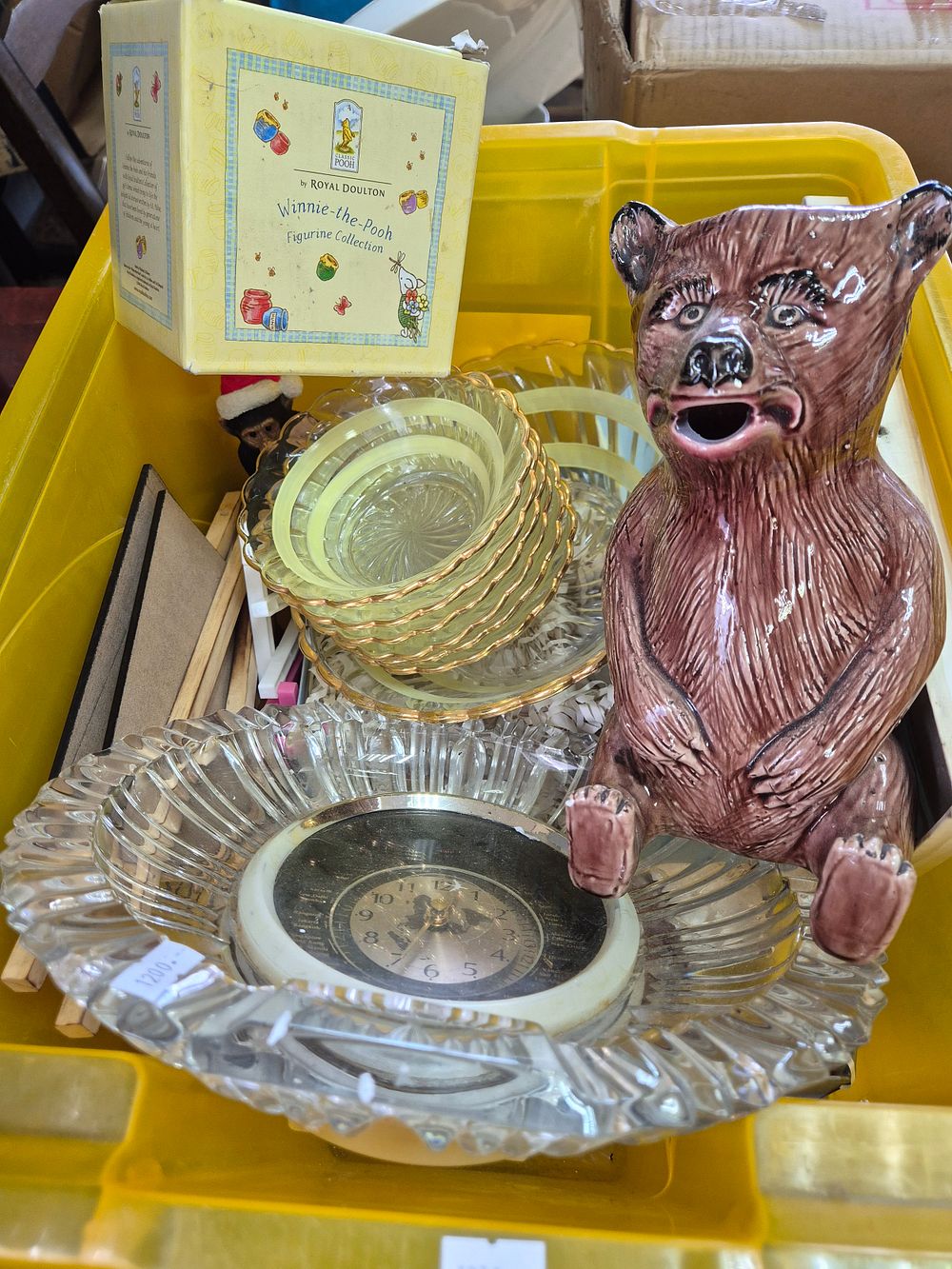 Lot 255: A collection of vintage items