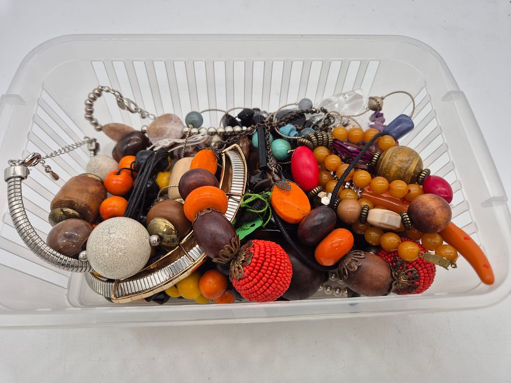 Lot 274: Collection of costume Jewellery
