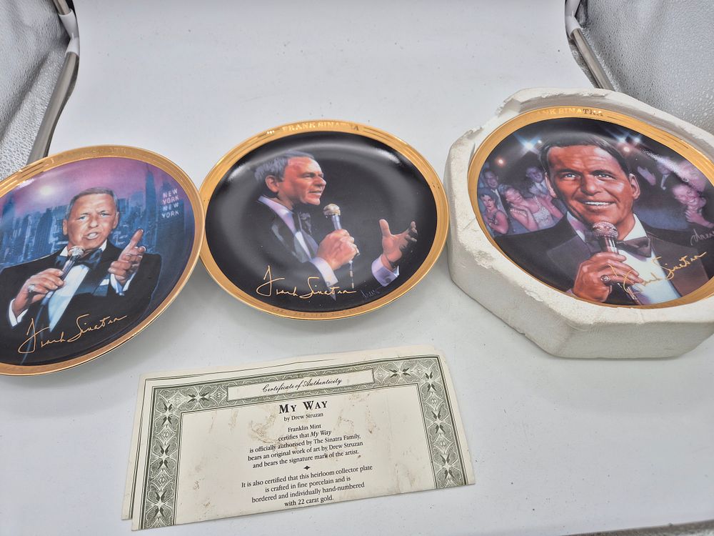 Lot 291: 3 boxed musical Frank Sinatra plates