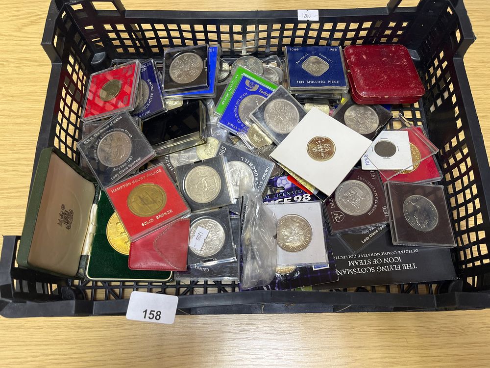 Lot 158: A lot of boxed Coins and proof coins