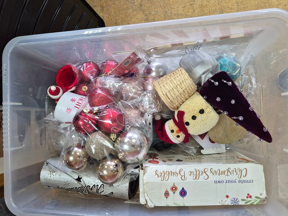 Lot 207: Box of Christmas decorations