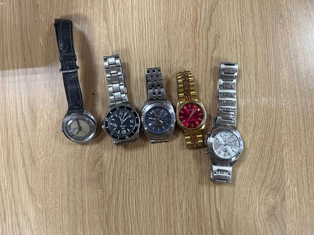 Lot 221: 5 Gents watches