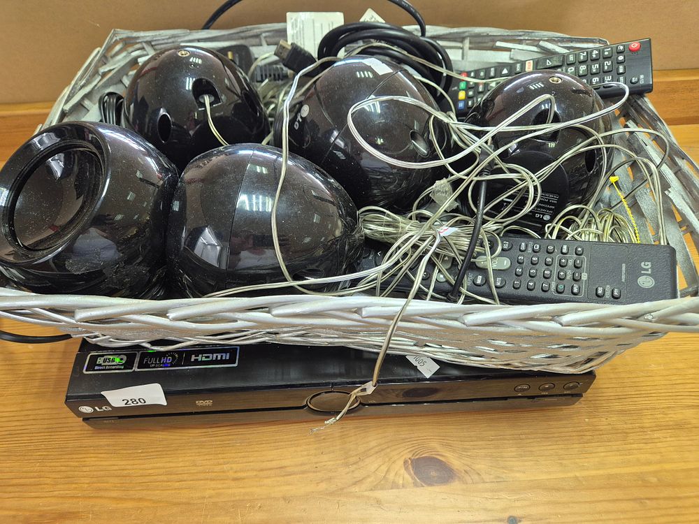 Lot 280: Entertainment system