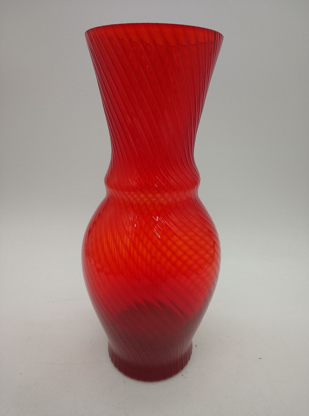 Lot 290: Red glass twisted vase 