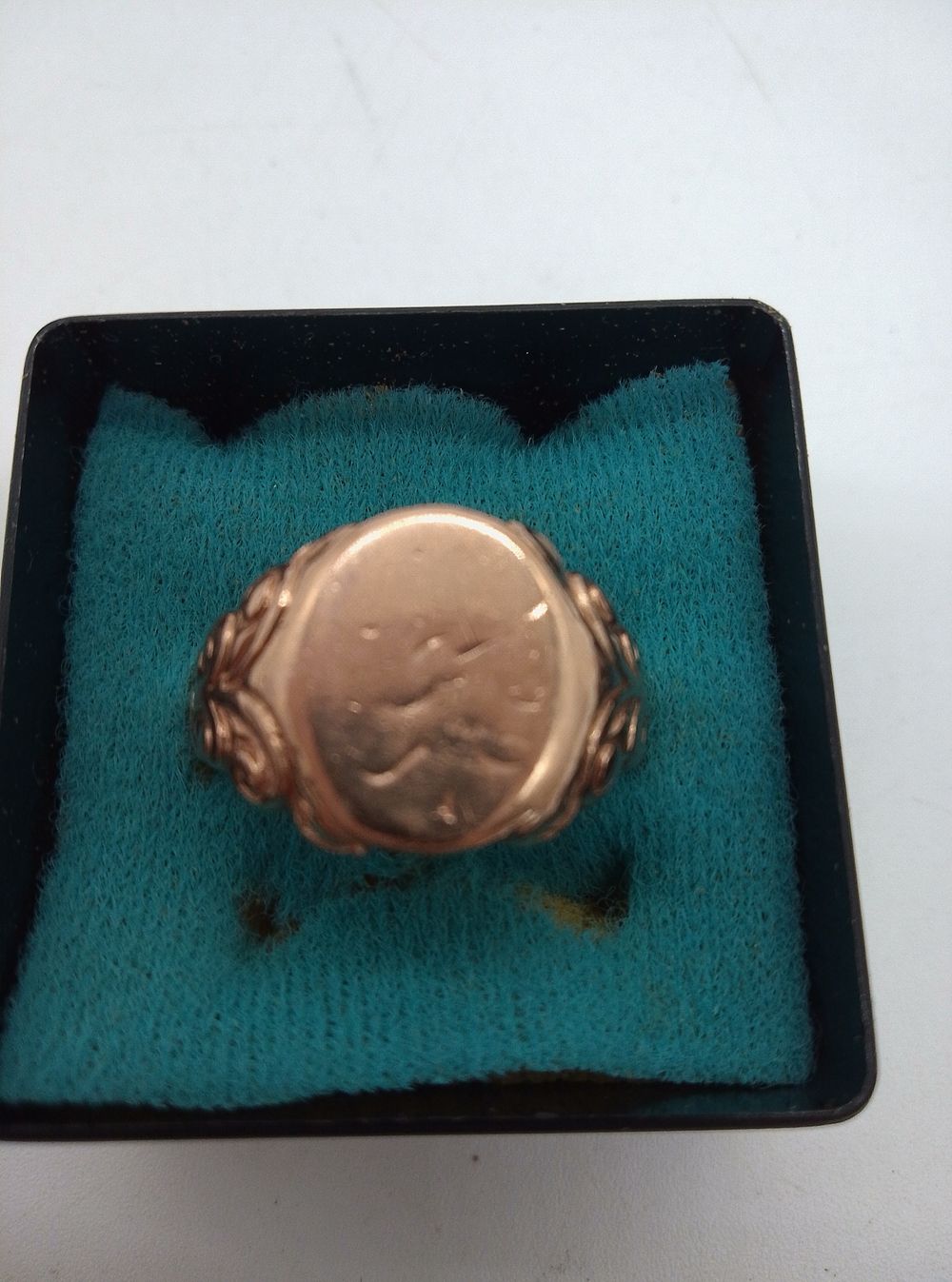 Lot 161: An Early 20th Century 9ct Rose Gold Signet...
