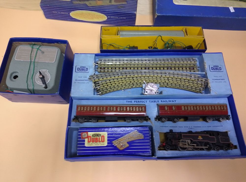 Lot 207: A Collection of Hornby Dublo 3-Rail Electric Train...