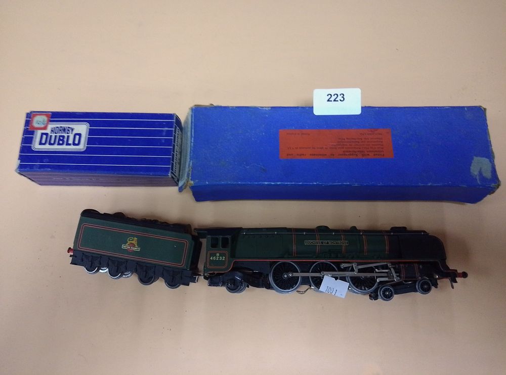 Lot 223: A Hornby Dublo OO Gauge 4-6-2 Duchess of...