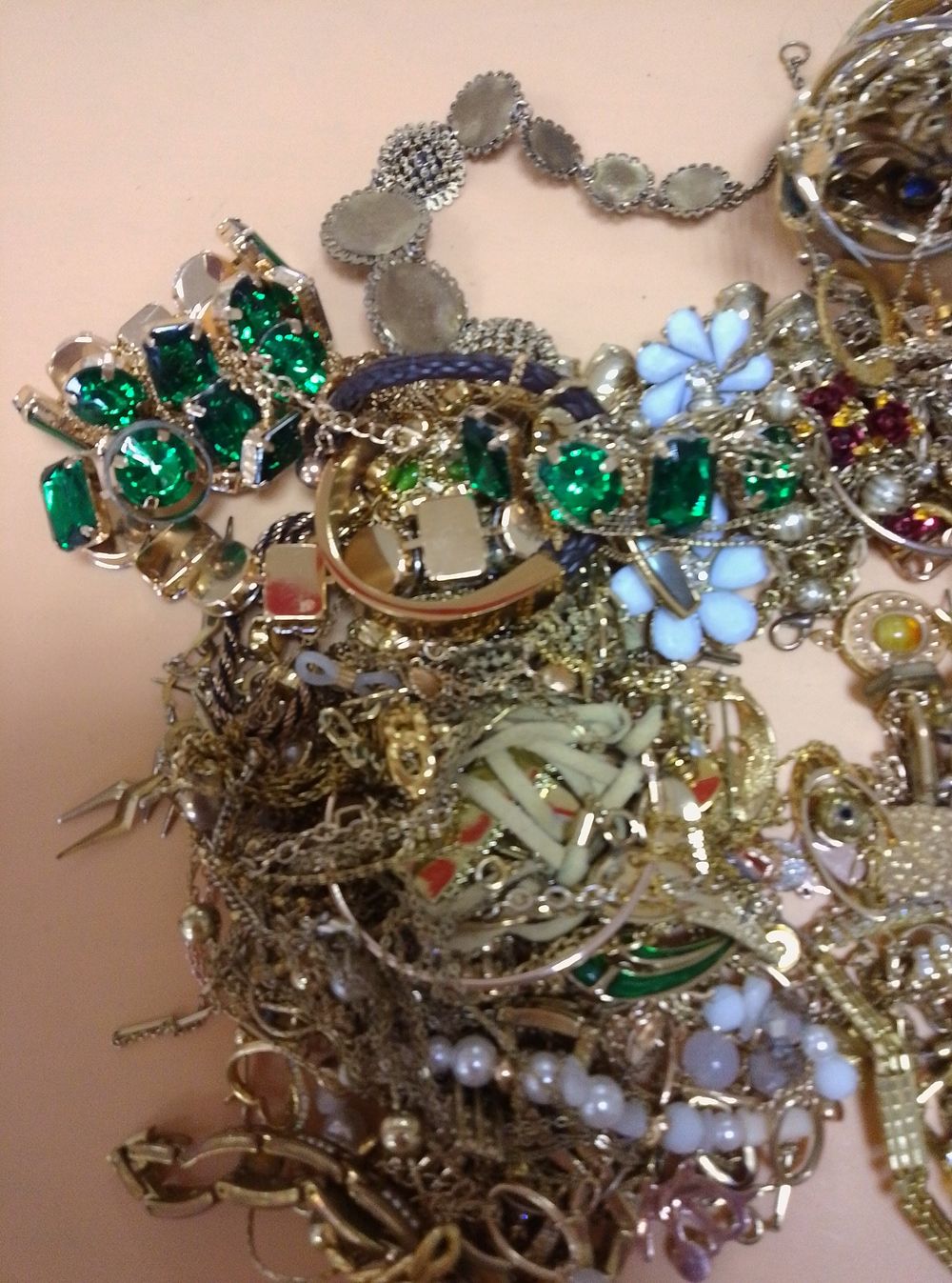 Lot 274: An Assortment of Gold Tone Costume Jewellery