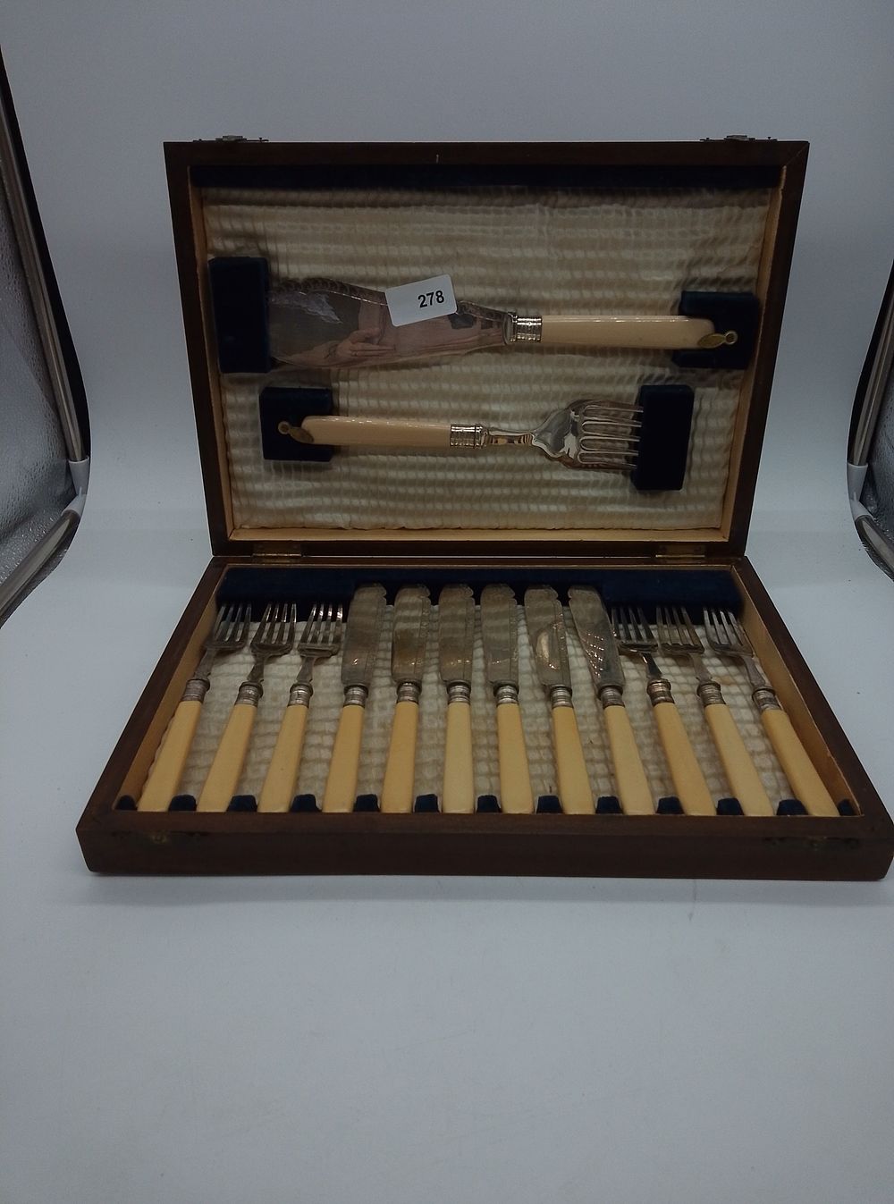 Lot 278: An Edwardian cased silver-plated fish service for six...