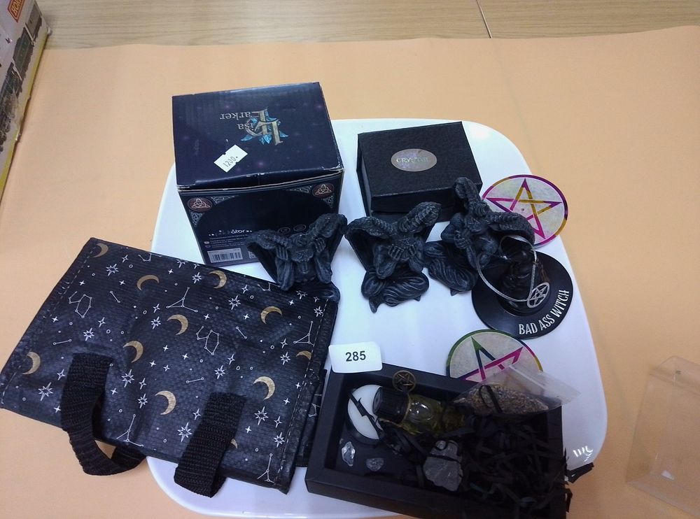 Lot 285: A Collection of Wiccan and Mystical Themed Giftware...