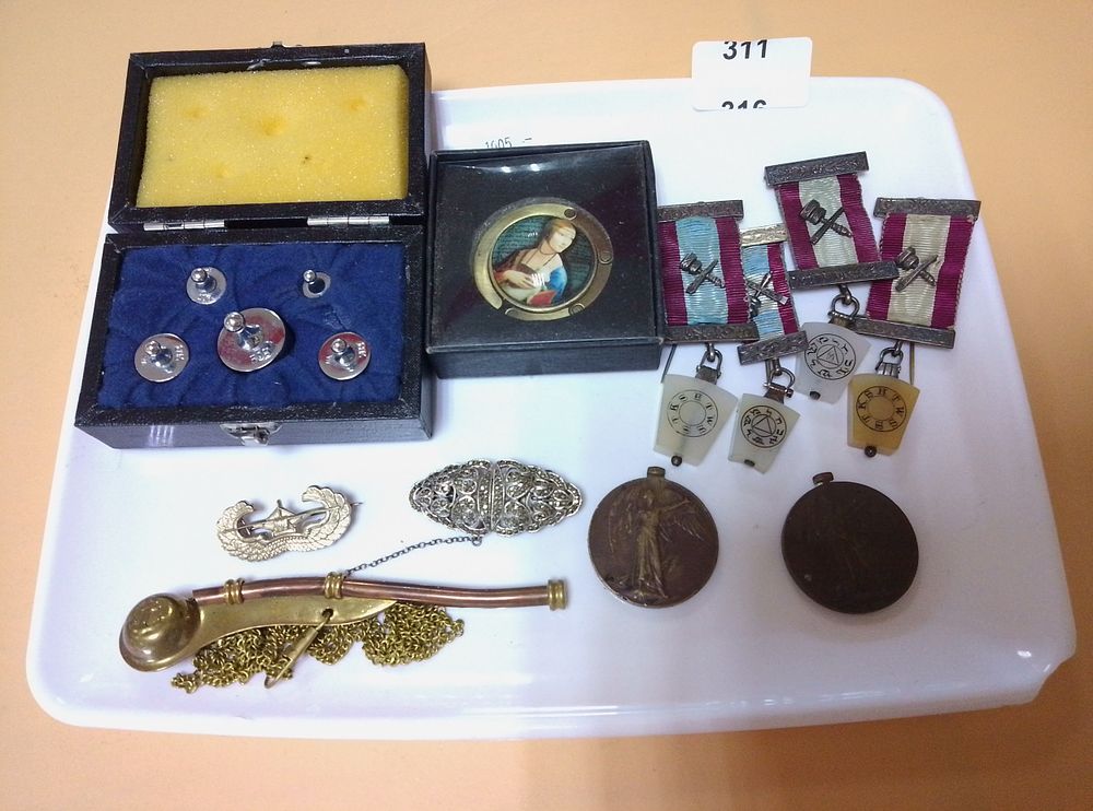 Lot 311: An Assortment of Militaria, Royal Arch Masonic Regalia,...