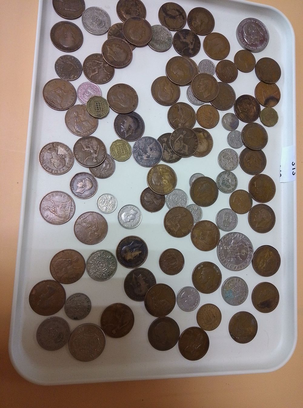 Lot 313: A Collection of UK Pre-Decimal and Decimal Coinage
