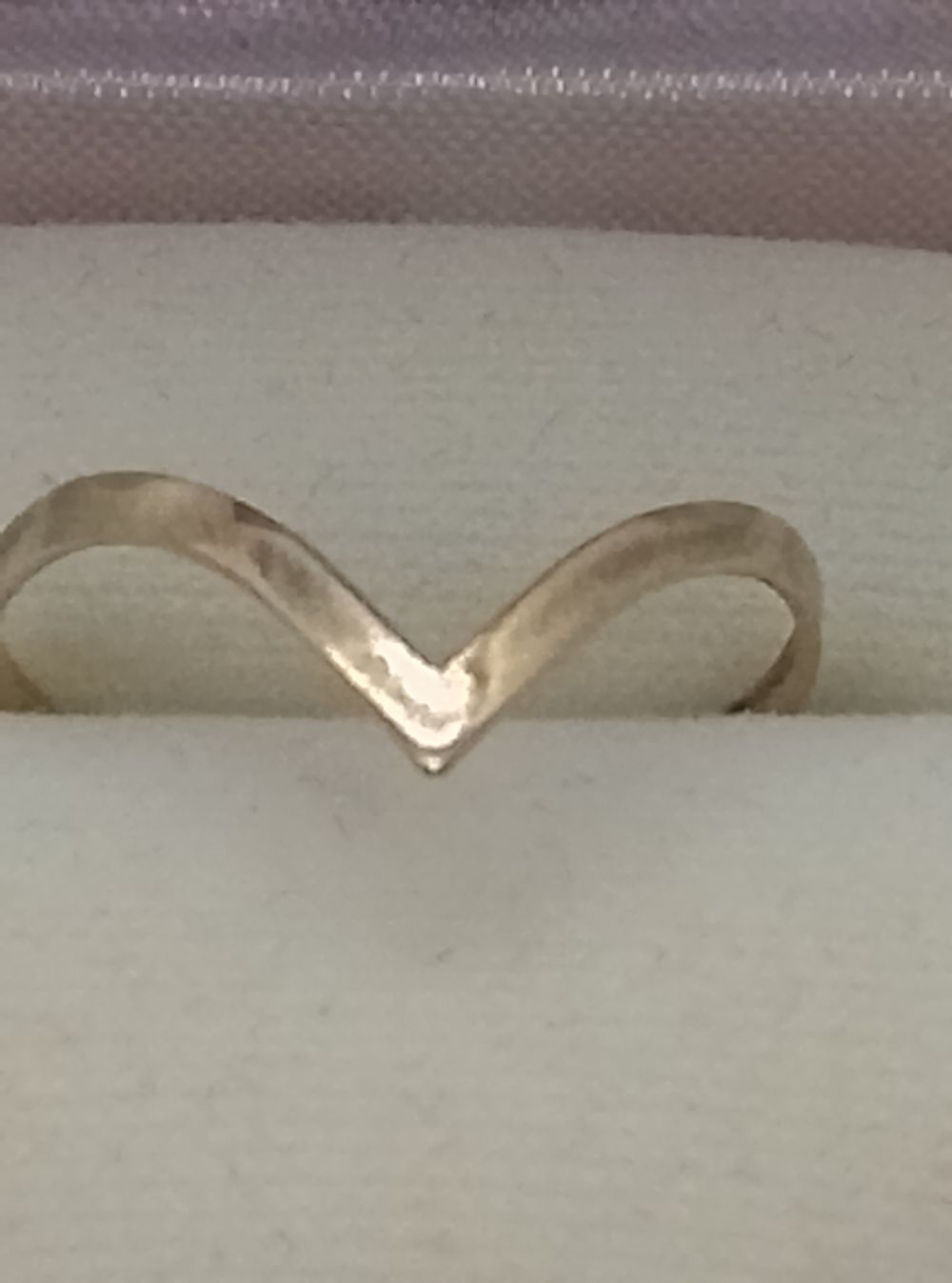 Lot 239: 9ct gold wishbone ring size L in a...