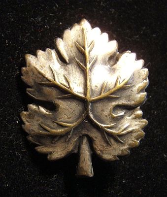Israeli Army / IDF officer rank metal 'oak leaf' ("falafel") with safety pin reverse, for wear