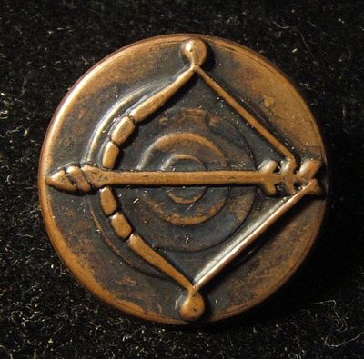 Israel: 'Gadna' pre-military youth battalion target practice competition pin in bronze, circa.