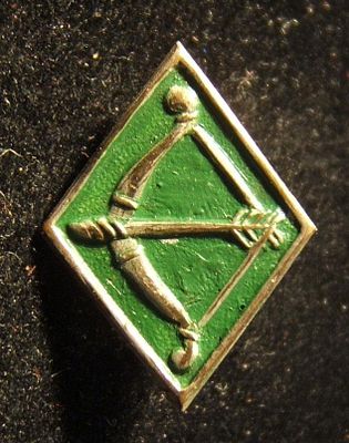 Israeli early version pin of the Gadna youth pre-military battalion squad leaders course (Kurse