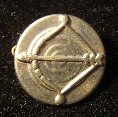 Israel: 'Gadna' pre-military youth battalion target practice competition pin in silver color