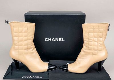 Chanel, elegant ankle boots, sand-colored soft (lamb?) leather with black patent leather 