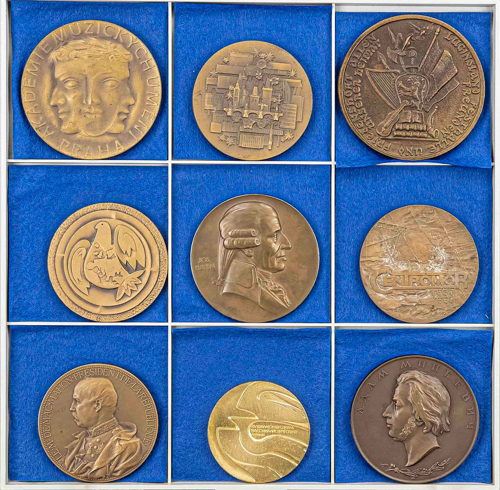 9 Medaillen, 20. Jh., Bronze bzw. Messing, unterschiedliche Motive u. Erhaltungen, u.a. Jos. 