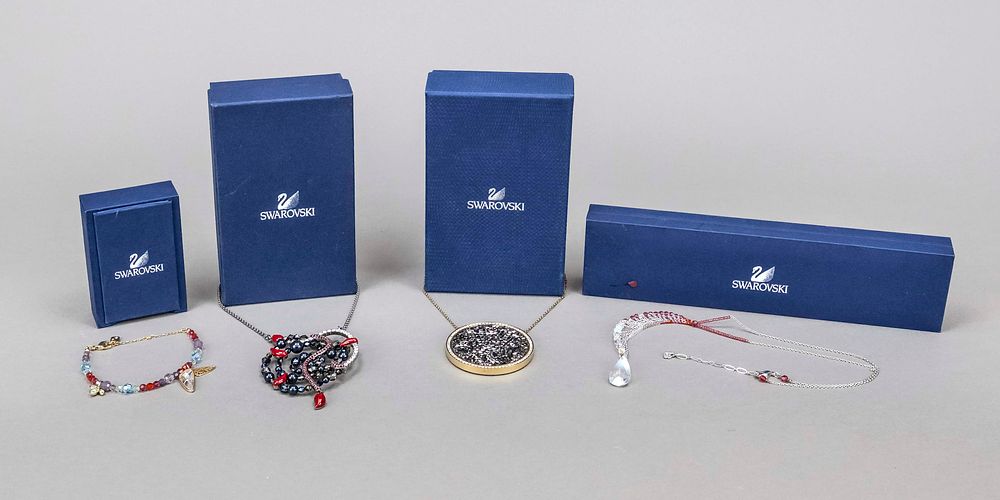 4 pieces of original Swarovski jewelry, including a necklace with a large pendant organically 