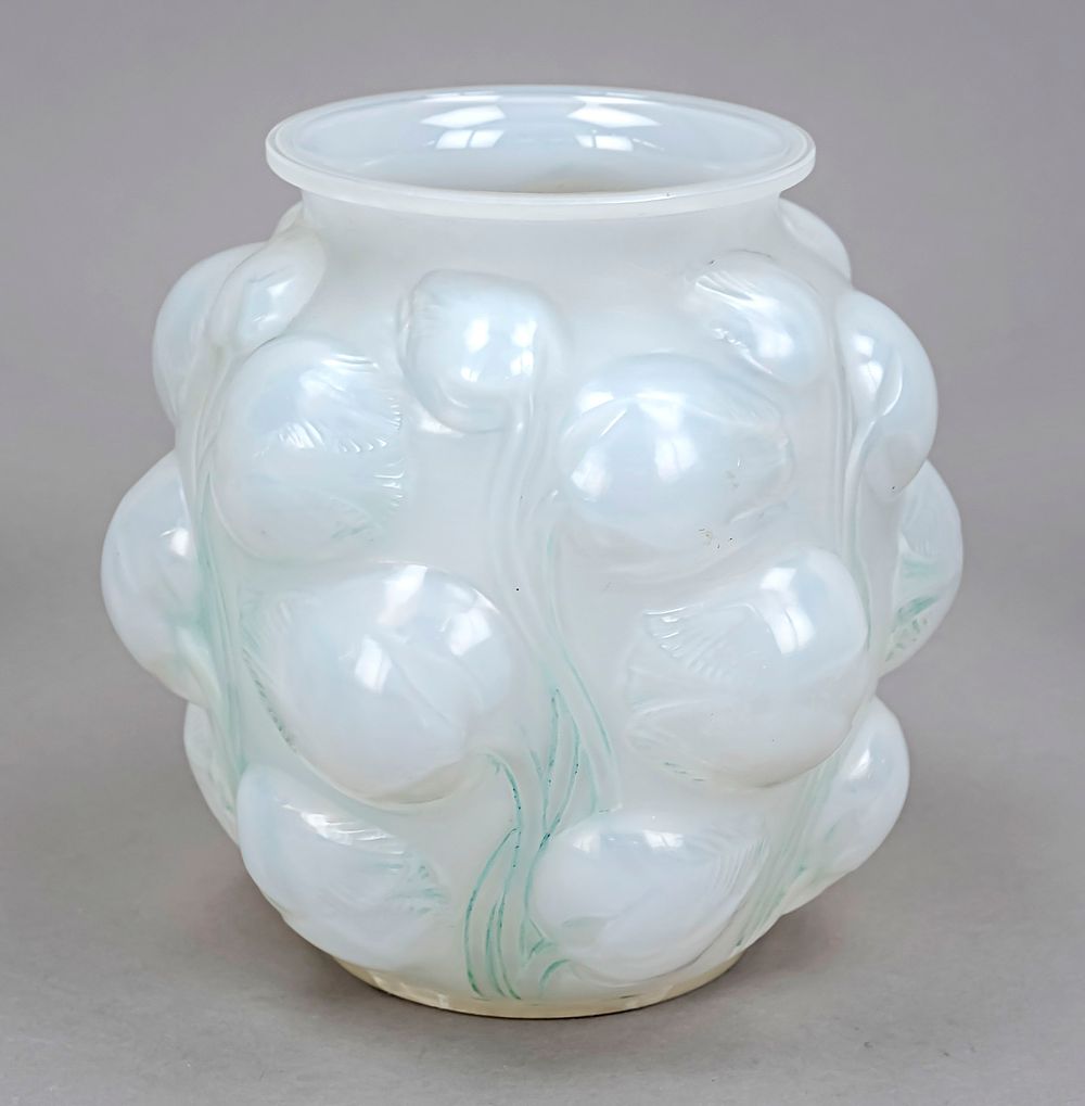 Vase, France, around 1925, Lalique, Tulipes model, tall oval shape, curved wall with 