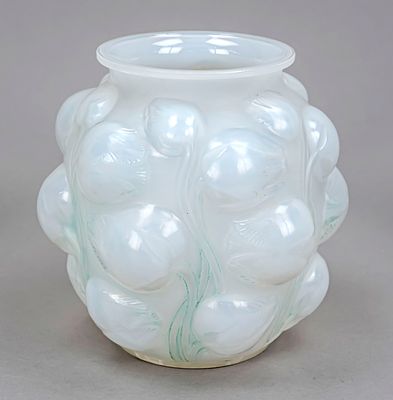 Vase, France, around 1925, Lalique, Tulipes model, tall oval shape, curved wall with 