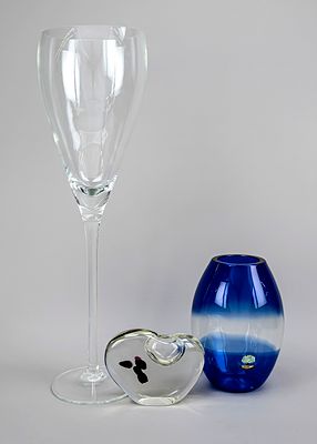 Set of three pieces, 20th century, 2 artist vases, various shapes and sizes, H. up to 26 cm 