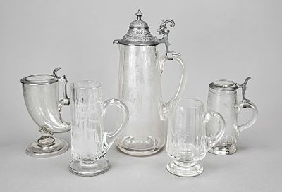 Four beer mugs and a jug, 20th century, various shapes and sizes, 3 with hinged lids, clear 