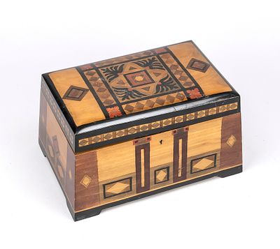 Art Nouveau wooden box, around 1900, conical shape, hinged lid (minimally warped). Geometric 