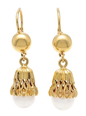 Pearl earrings GG 750/000 with 2 cream-white Akoya pearls 8 mm, L. 35 mm, stamped Italy, 6.4 g