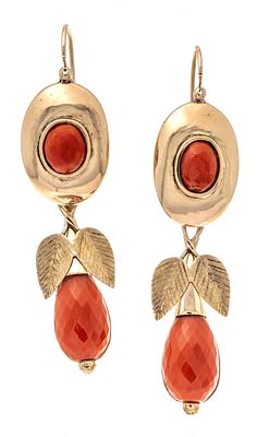 Große Korallen-Ohrringe um 1920 RG 333/000 ungest., gepr., mit je 2 im tropfenförmigen und 2 im 