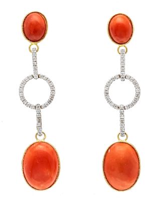 Korallen-Ohrstecker GG/WG 750/000 mit 4 ovalen Korallen-Cabochons 16 x 12 und 10 x 8 mm in 