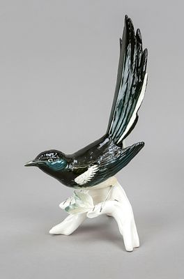 Magpie on branch base, Karl Ens, Volkstedt, mill mark from 1919, polychrome underglaze painting 