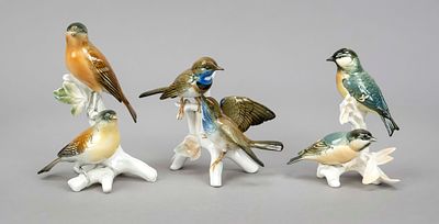 Three pairs of songbirds, Karl Ens, Volkstedt, mill mark from 1919, each sitting on a branch 