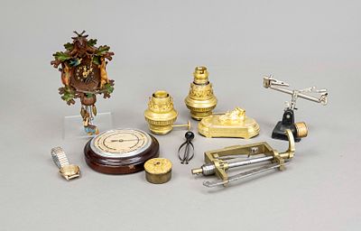 Assortment, mixed lot of small wall clock, wristwatch, tool for winding springs for large 