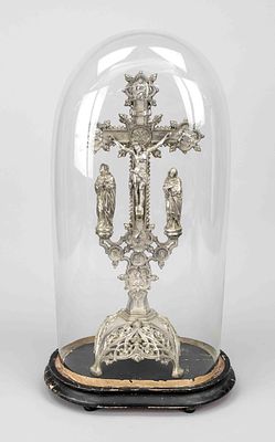 Standing crucifix in glass dome, late 19th century, silver-plated white metal, openwork. Glass 
