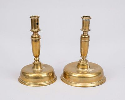 Two baroque bell candlesticks, 18th century, brass/bronze, wide base with screwed-on baluster 