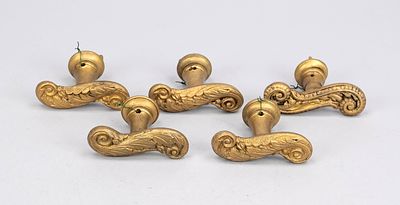 5 historicist window handles, late 19th century, brass, profiled and ornamented, width 8.5 cm each