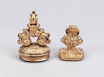 2 locket seals, 19th century, gold-plated metal. Hollow, 1 with carnelian, 1 with onyx. Seal 