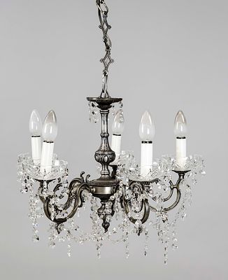 Kleiner Kronleuchter, 20. Jh., balustrierte Mittelkonsole, 5 abkragende Leuchterarme. 