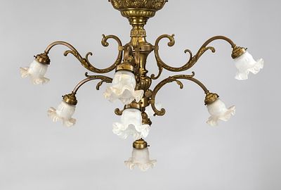 Große Deckenlampe, Ende 19. Jh., Bronze. Balustrierte Mittelkonsole mit 8 abkragenden 