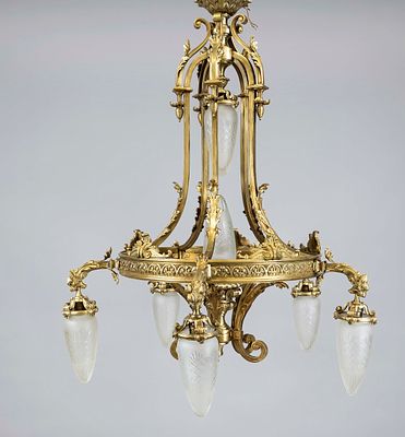 Große Deckenlampe, Ende 19. Jh., Bronze. Großer, ornamentierter Kranz an 5 gebogten Armen mit 