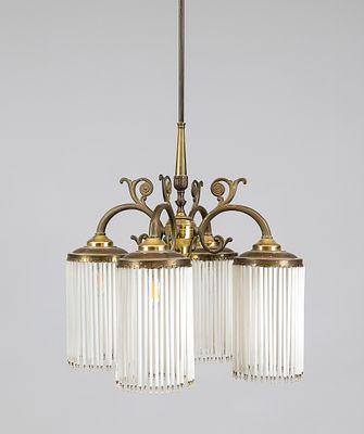 Deckenlampe, 20. Jh., Mittelkonsole mit 4 abkragenden Stauden-Leuchterarmen, Schirme als Behang 