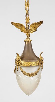 Hängelampe, Ende 19. Jh., Messingfassung mit Zierapplikationen und Adler, tropfenförmiger 