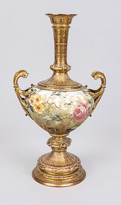 Prunk-Beisteller Vasen, 2. H. 19. Jh., Metallguß bronziert u. tlw. farbig staffiert. Fuß und 