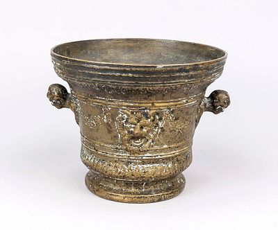 Sehr großer Mörser, w. 19. Jh. im Stil des 17. Jh., Bronze. Glockenform mit ausgeformtem 