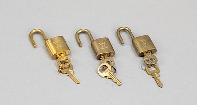 Louis Vuitton, 3 original locks for bags, each with 2 matching keys, gold-colored metal 
