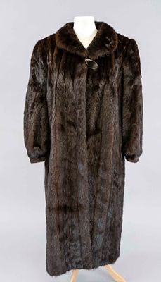 Elegant long mink coat, 2nd half of the 20th century, brown-black iridescent mink, small Peter 